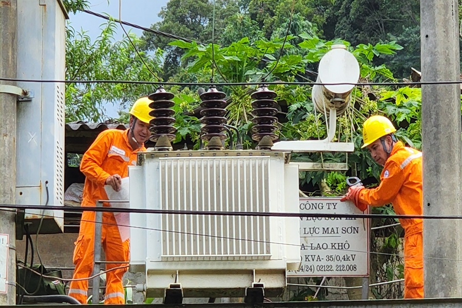 Đảm bảo cấp điện phục vụ Lễ kỷ niệm 60 năm Ngày thiết lập quan hệ ngoại giao Việt Nam - Lào tại huyện Yên Châu